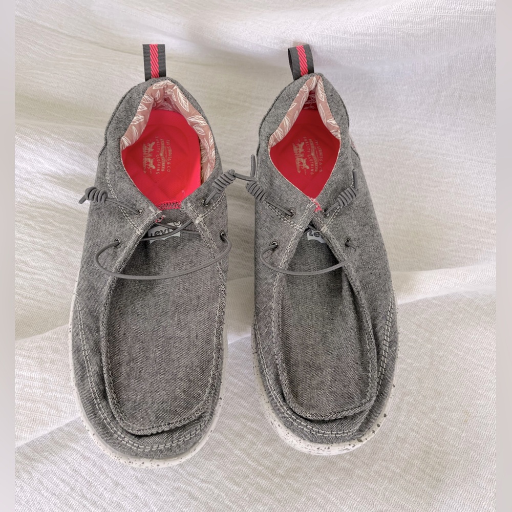 Women’s Levi’s Grey Linen Shoe Size 8.5